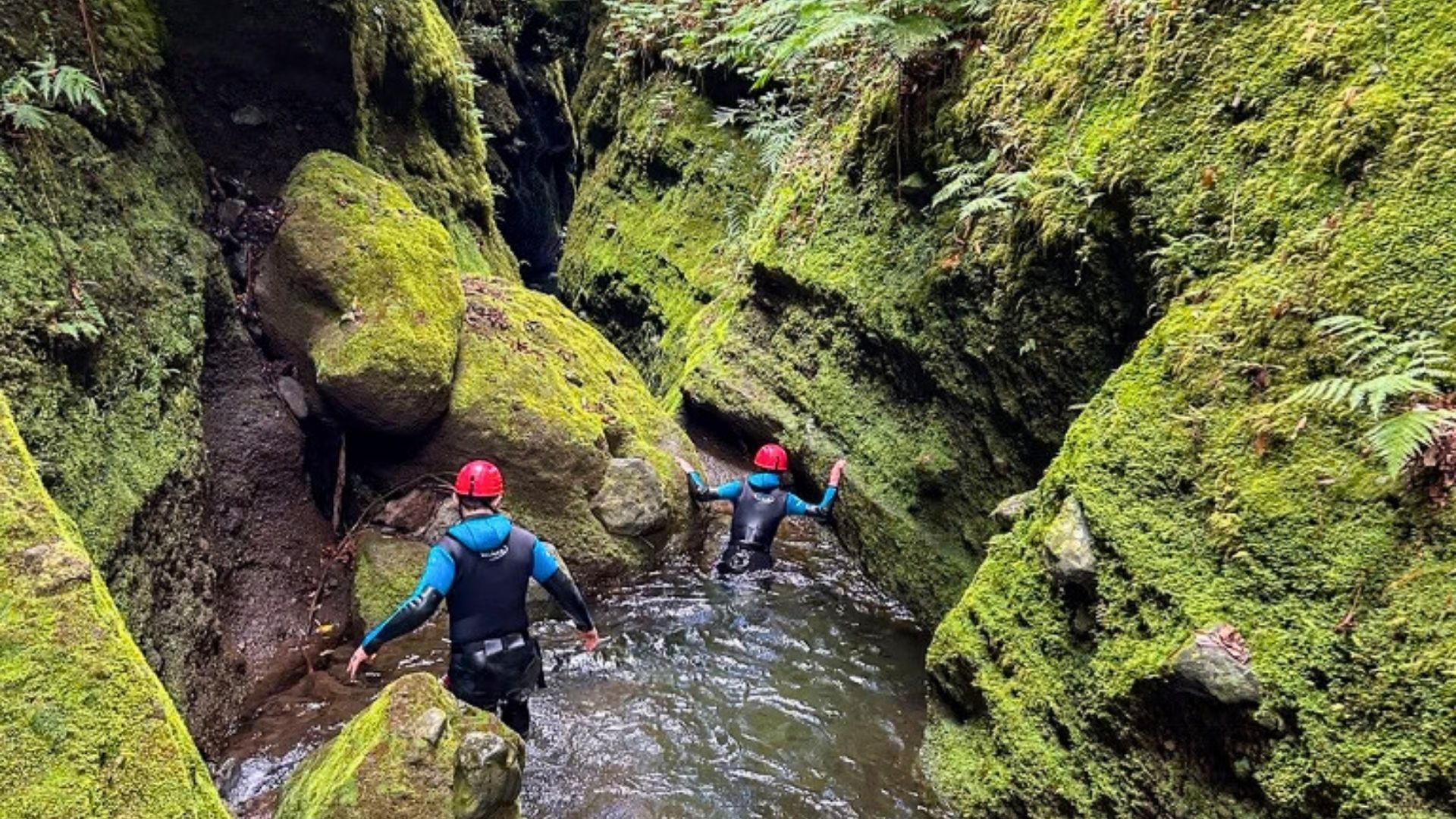 Experiência de Canyoning na Madeira com Degustação de Iguarias Regionais